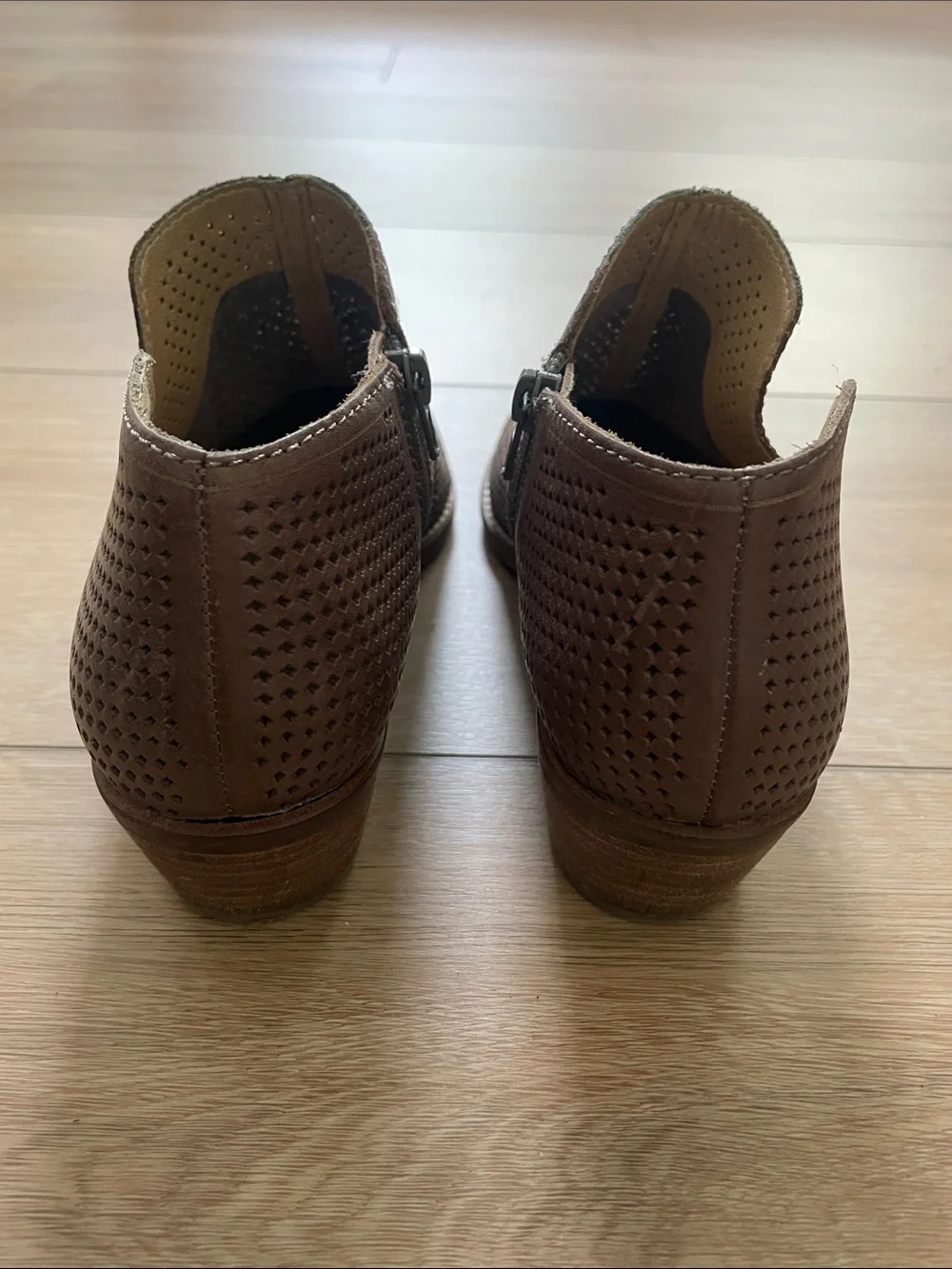 Lucky Brand Brown Perforated Leather Flats Casual 7.5 Slip on #11